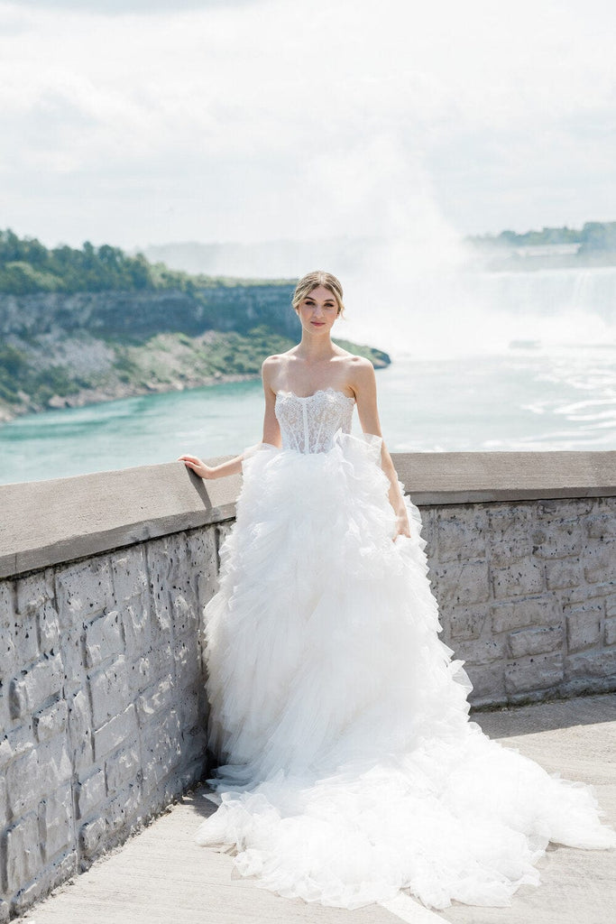 Chic Bridals Wedding Dresses Everleigh La Maison Bridal Boutique Ottawa Ontario