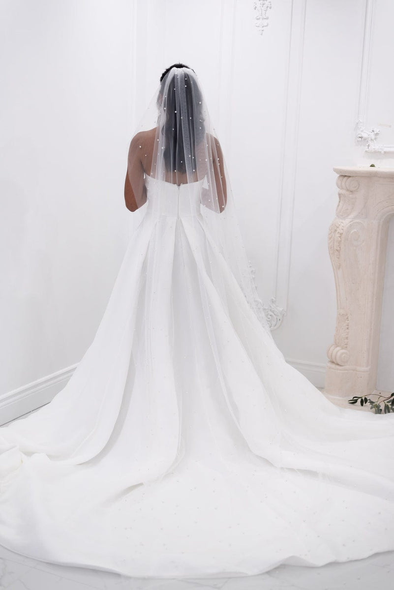 Pearl Veil scattered – La Maison Bridal Boutique