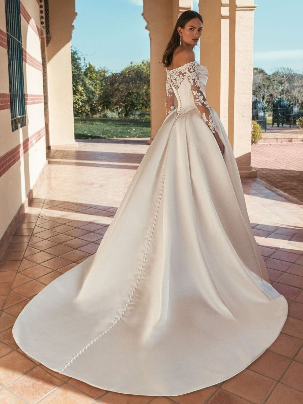 Blue by Enzoani Wedding Dress Usola Usola La Maison Bridal Boutique Ottawa Ontario