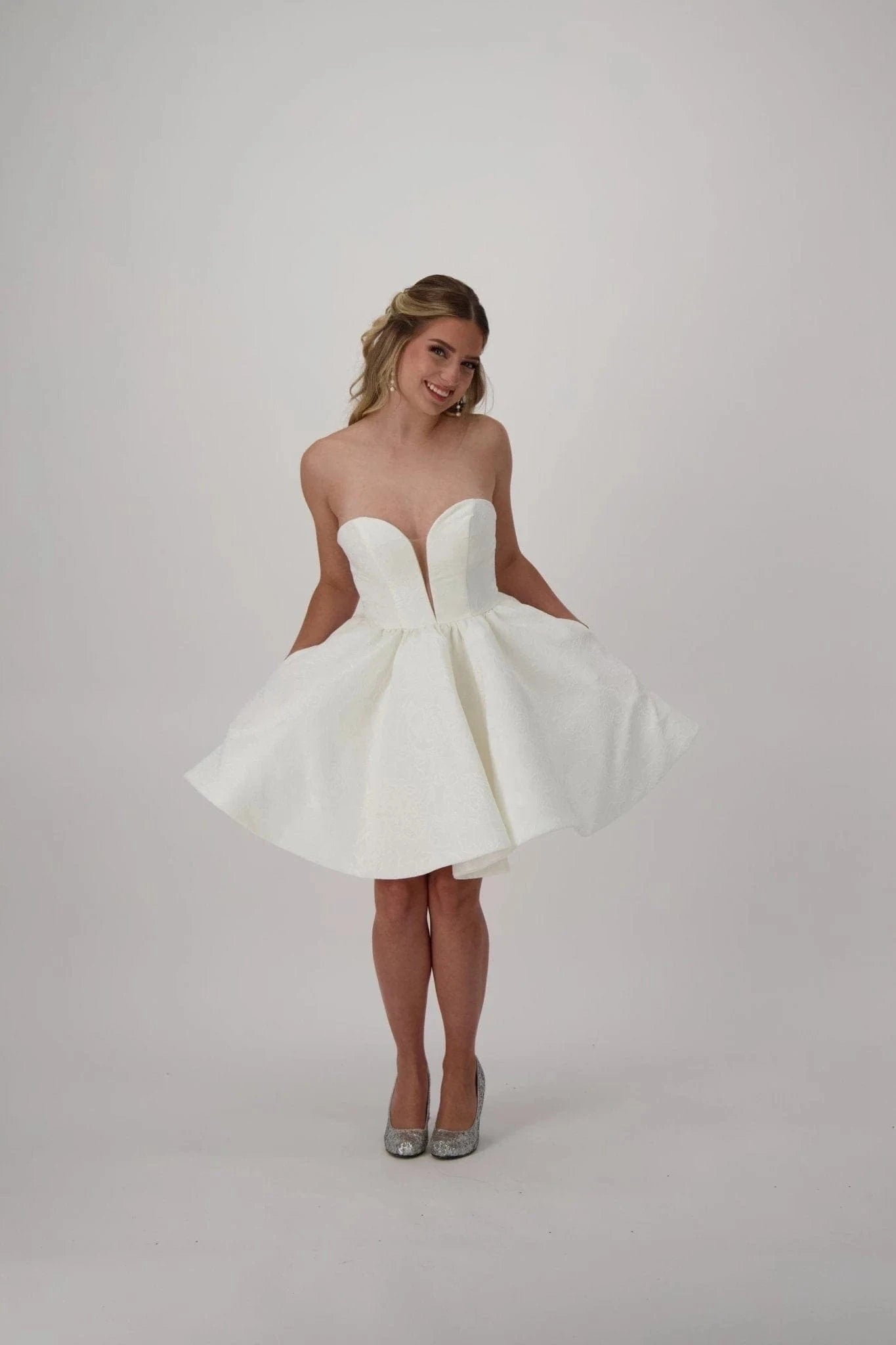 Chic Bridals Wedding Dress Danni Mini Danni Mini La Maison Bridal Boutique Ottawa Ontario