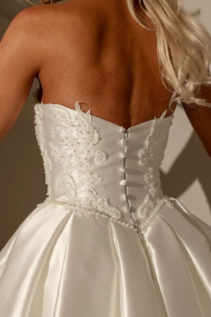 Chic Bridals Wedding Dress Gaelle Gaelle La Maison Bridal Boutique Ottawa Ontario