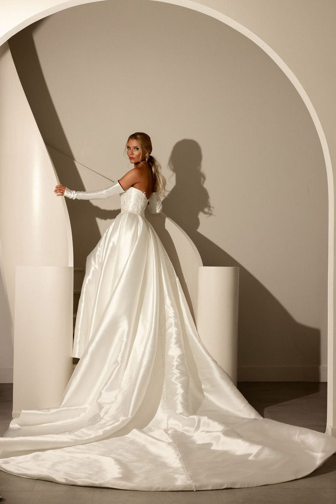 Chic Bridals Wedding Dress Gaelle Gaelle La Maison Bridal Boutique Ottawa Ontario