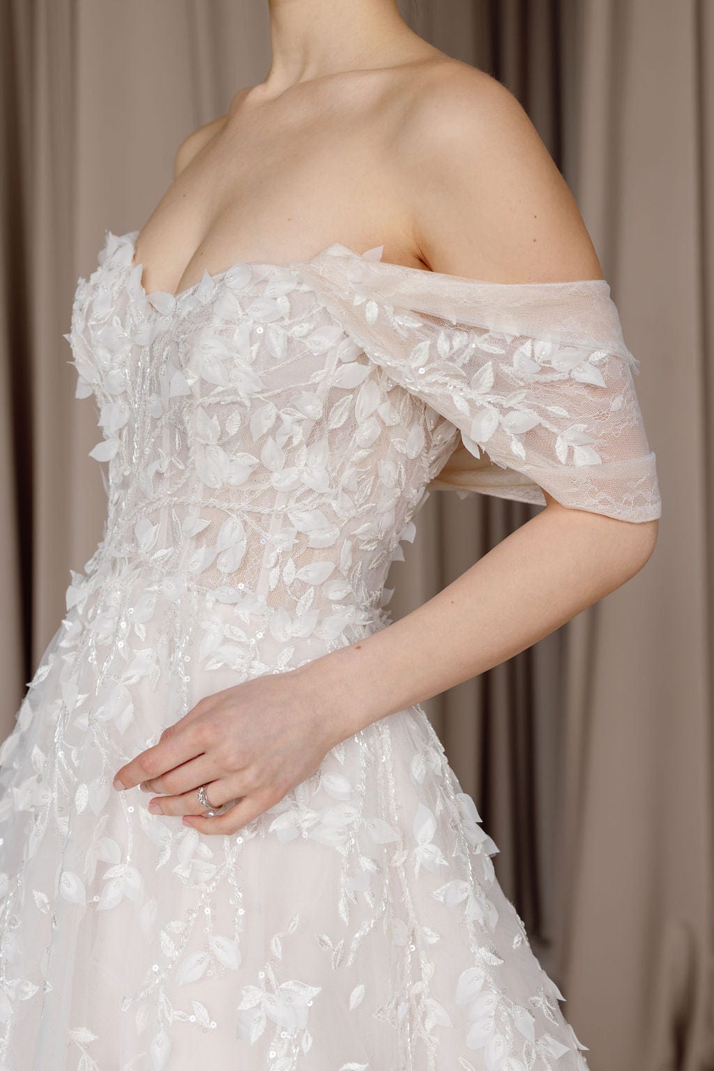 Chic Bridals Wedding Dress Gladiolus Gladiolus La Maison Bridal Boutique Ottawa Ontario