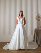 Chic Bridals Wedding Dress Harper Harper La Maison Bridal Boutique Ottawa Ontario