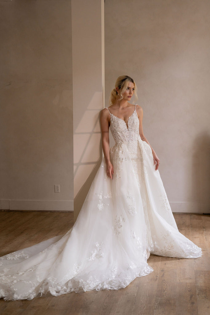 Chic Bridals Wedding Dress Nicole La Maison Bridal Boutique Ottawa Ontario