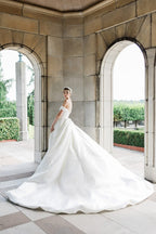 Chic Bridals Wedding Dresses Elegance La Maison Bridal Boutique Ottawa Ontario