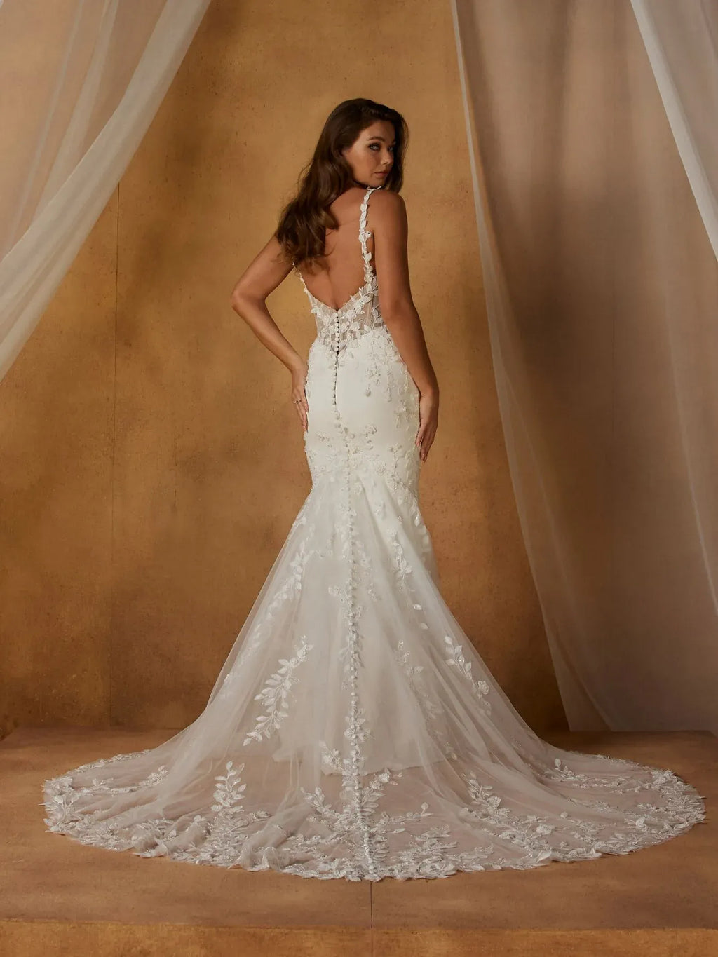 Madi Lane Wedding Dress Niall-Lee Niall-Lee La Maison Bridal Boutique Ottawa Ontario