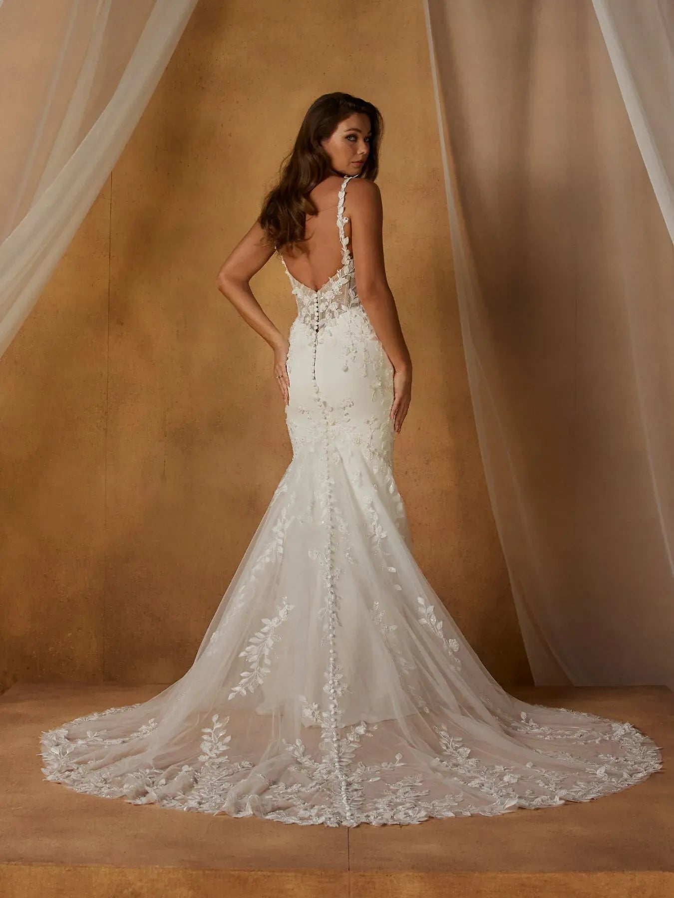Madi Lane Wedding Dress Niall-Lee Niall-Lee La Maison Bridal Boutique Ottawa Ontario