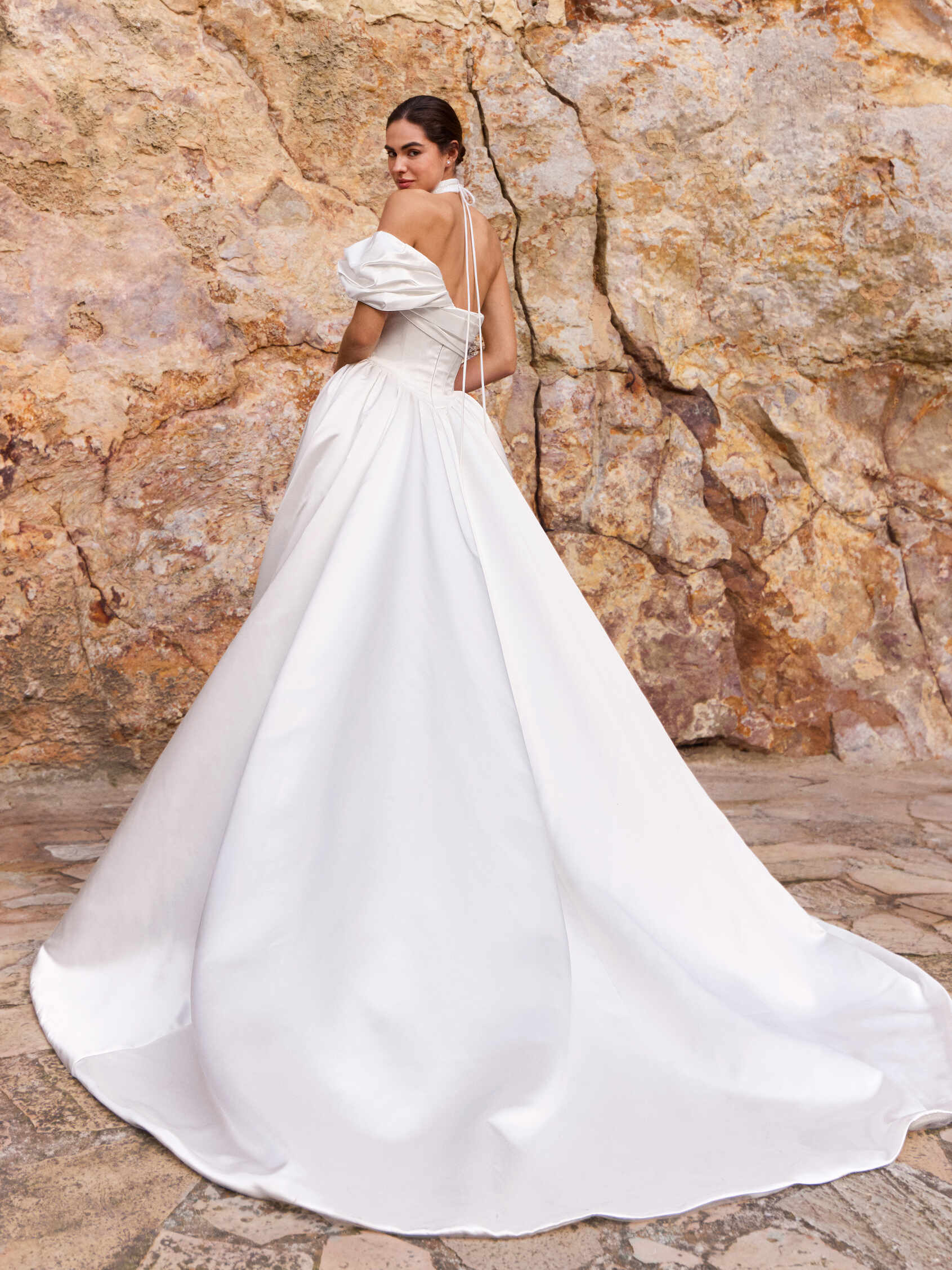 Pronovias Wedding Dress Abelaite Abelaite La Maison Bridal Boutique Ottawa Ontario