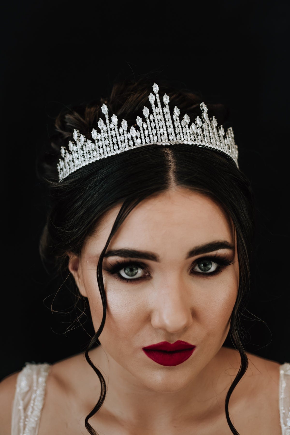 Chic Bridals Bridal Tiara HP-006 La Maison Bridal Boutique Ottawa Ontario