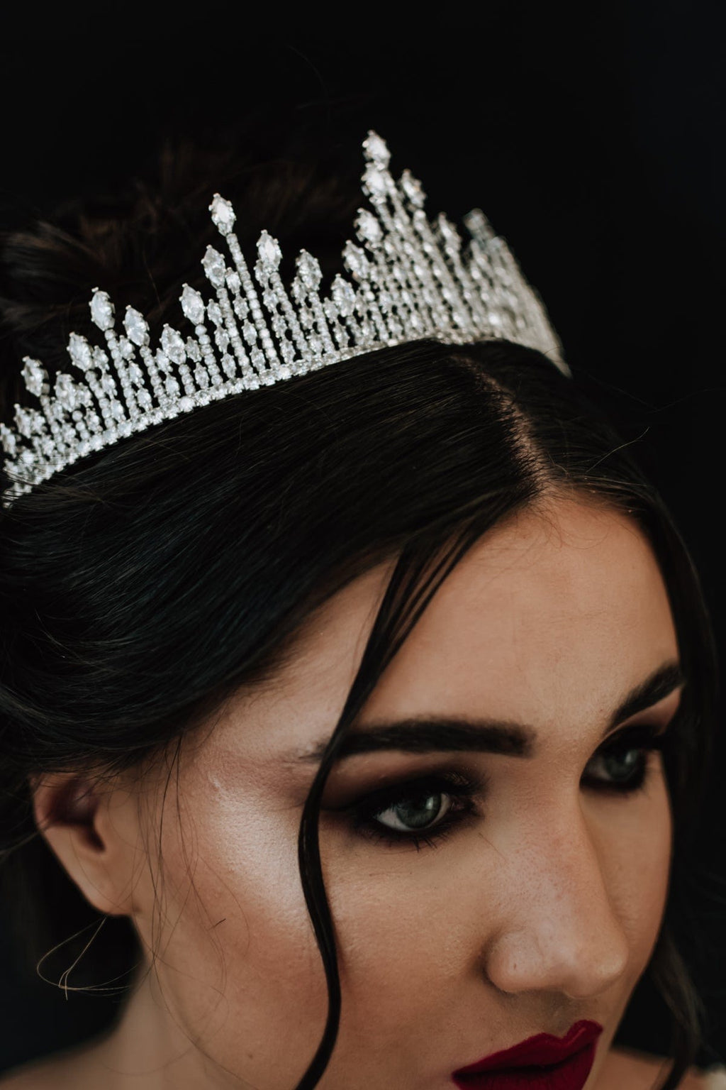 Chic Bridals Bridal Tiara HP-006 La Maison Bridal Boutique Ottawa Ontario