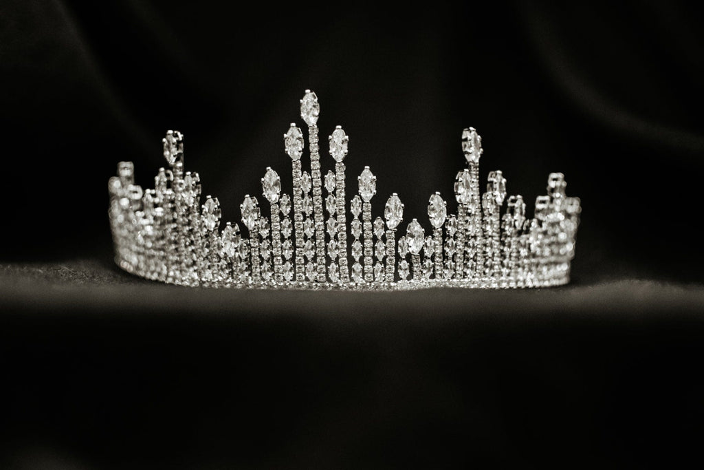 Chic Bridals Bridal Tiara HP-006 La Maison Bridal Boutique Ottawa Ontario
