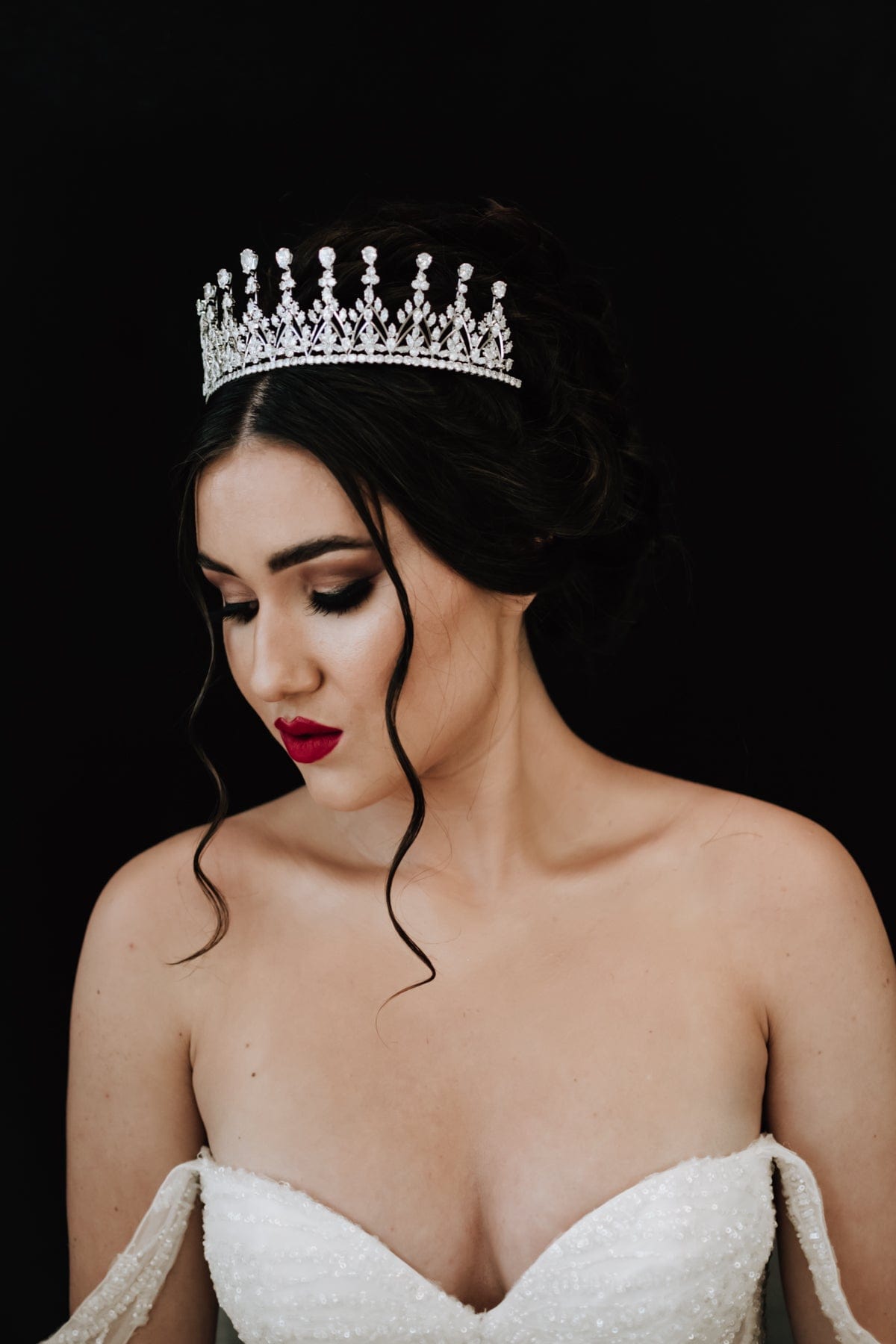 Chic Bridals Bridal Tiara HP-019 La Maison Bridal Boutique Ottawa Ontario