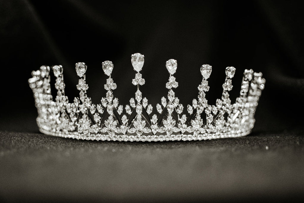 Chic Bridals Bridal Tiara HP-019 La Maison Bridal Boutique Ottawa Ontario