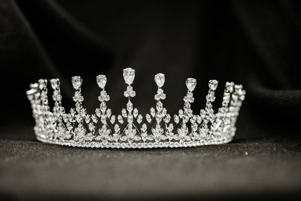 Chic Bridals Bridal Tiara HP-019 La Maison Bridal Boutique Ottawa Ontario