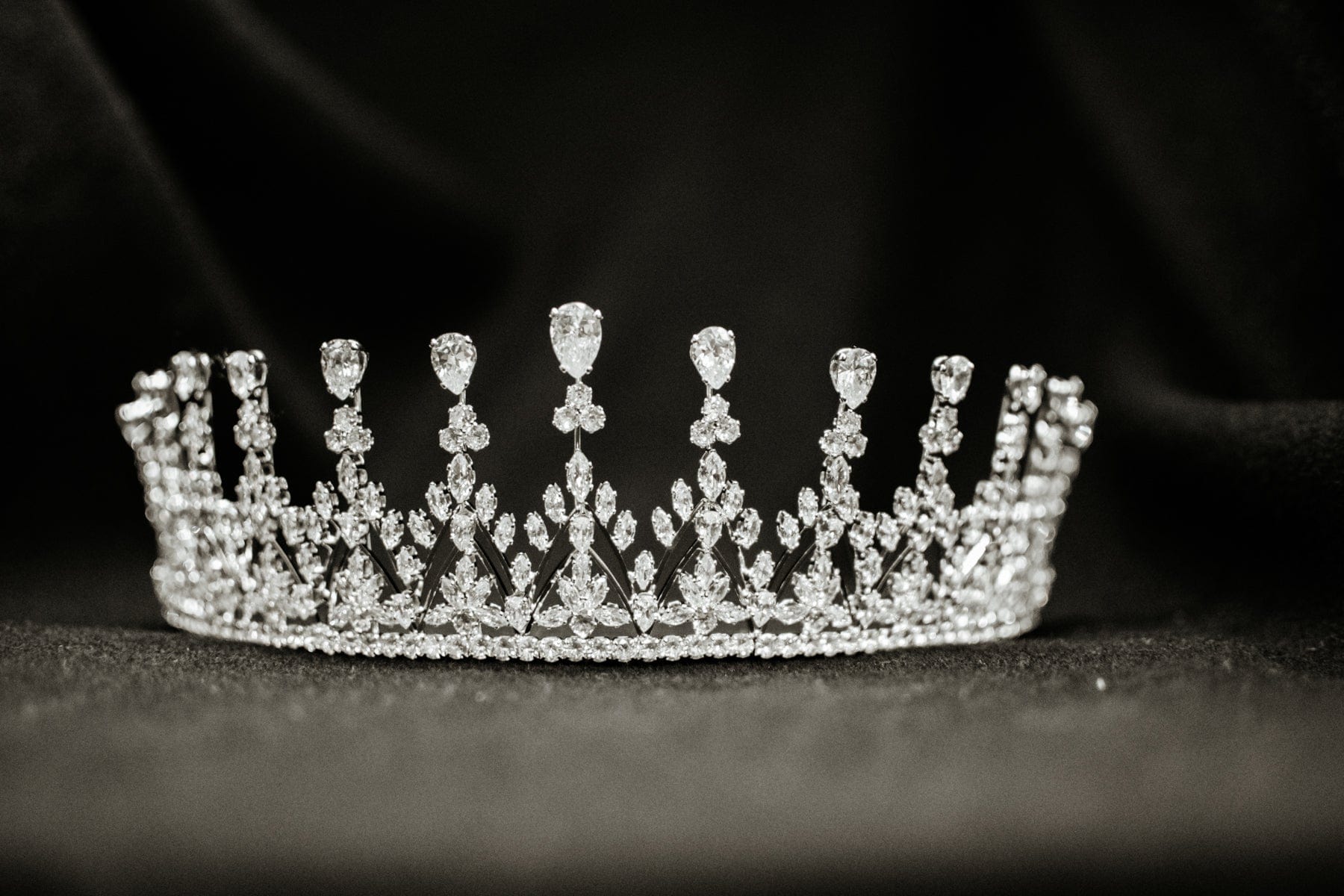 Chic Bridals Bridal Tiara HP-019 La Maison Bridal Boutique Ottawa Ontario