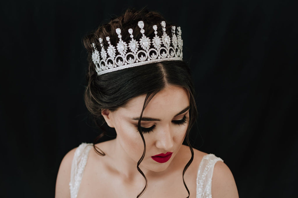 Chic Bridals Bridal Tiara HP-032 La Maison Bridal Boutique Ottawa Ontario