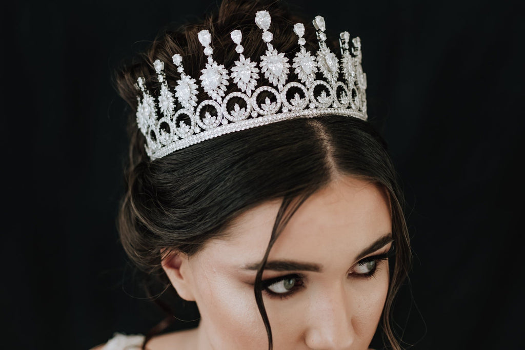 Chic Bridals Bridal Tiara HP-032 La Maison Bridal Boutique Ottawa Ontario