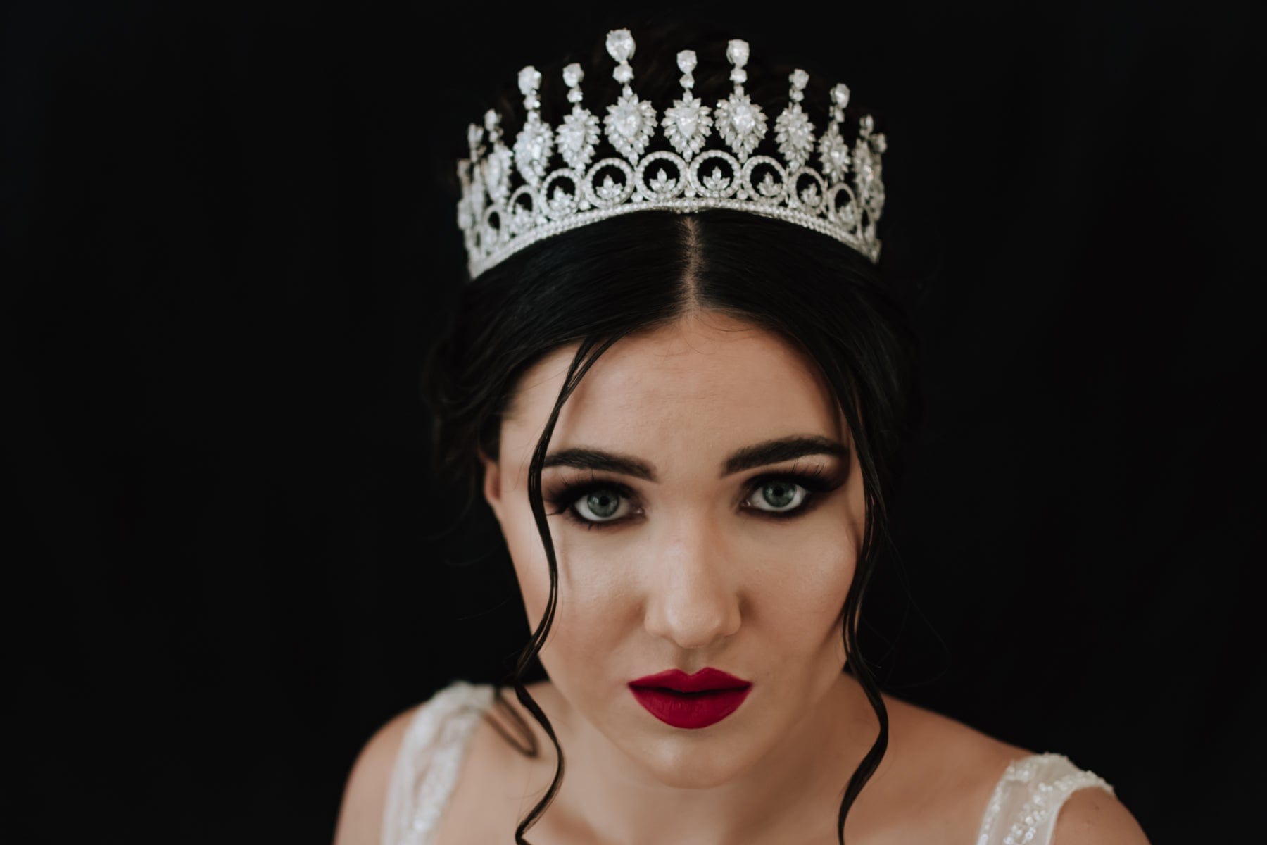 Chic Bridals Bridal Tiara HP-032 La Maison Bridal Boutique Ottawa Ontario