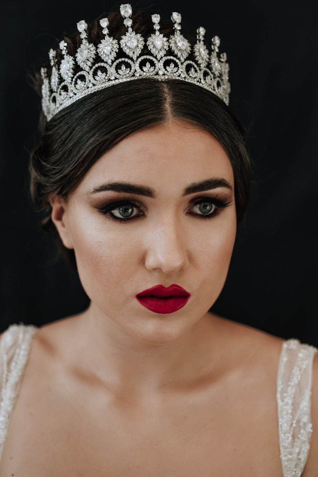 Chic Bridals Bridal Tiara HP-032 La Maison Bridal Boutique Ottawa Ontario