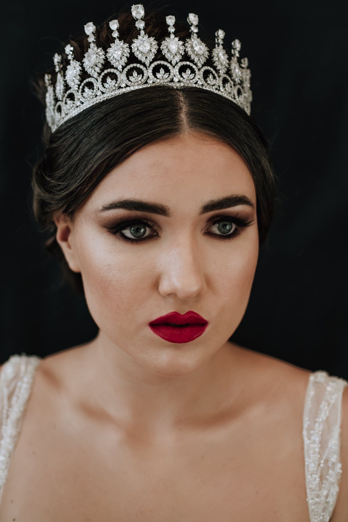 Chic Bridals Bridal Tiara HP-032 La Maison Bridal Boutique Ottawa Ontario