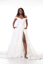 Chic Bridals Wedding Dresses Chrissy La Maison Bridal Boutique Ottawa Ontario