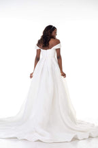 Chic Bridals Wedding Dresses Chrissy La Maison Bridal Boutique Ottawa Ontario