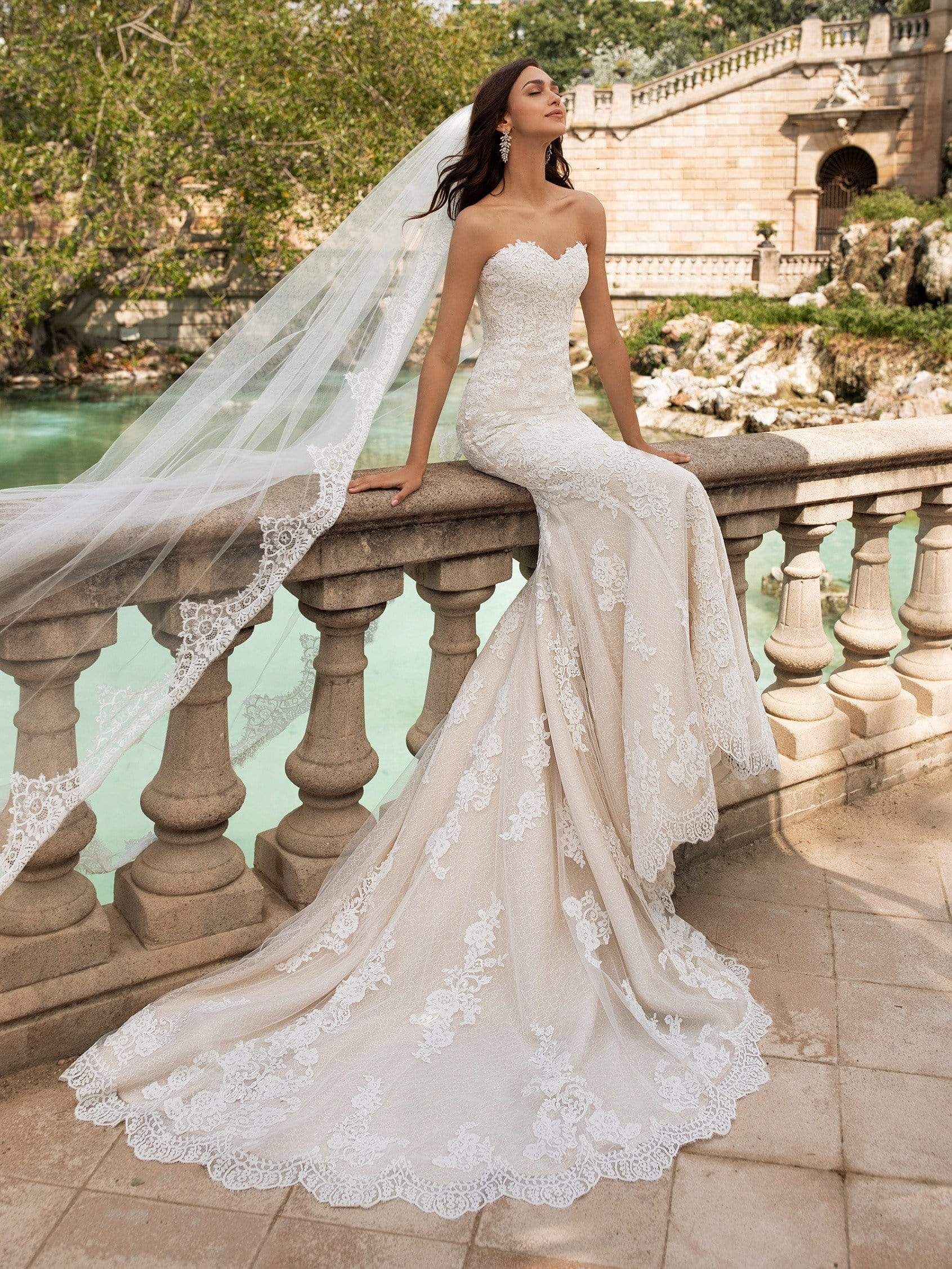https://lamaisonbridal.com/cdn/shop/products/pronovias-wedding-dress-princia-la-maison-bridal-boutique-ottawa-ontario-30855140343967.jpg?v=1634593502